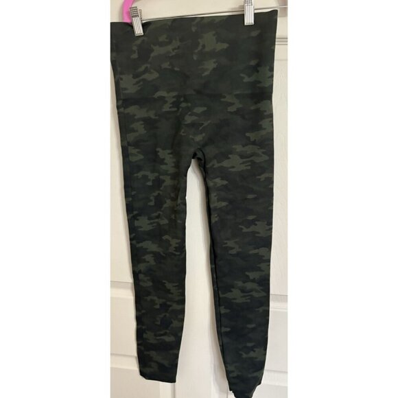 Spanx Dark Greens Camo Leggings for Women, Size Large 23" Inseam - Picture 2 of 6